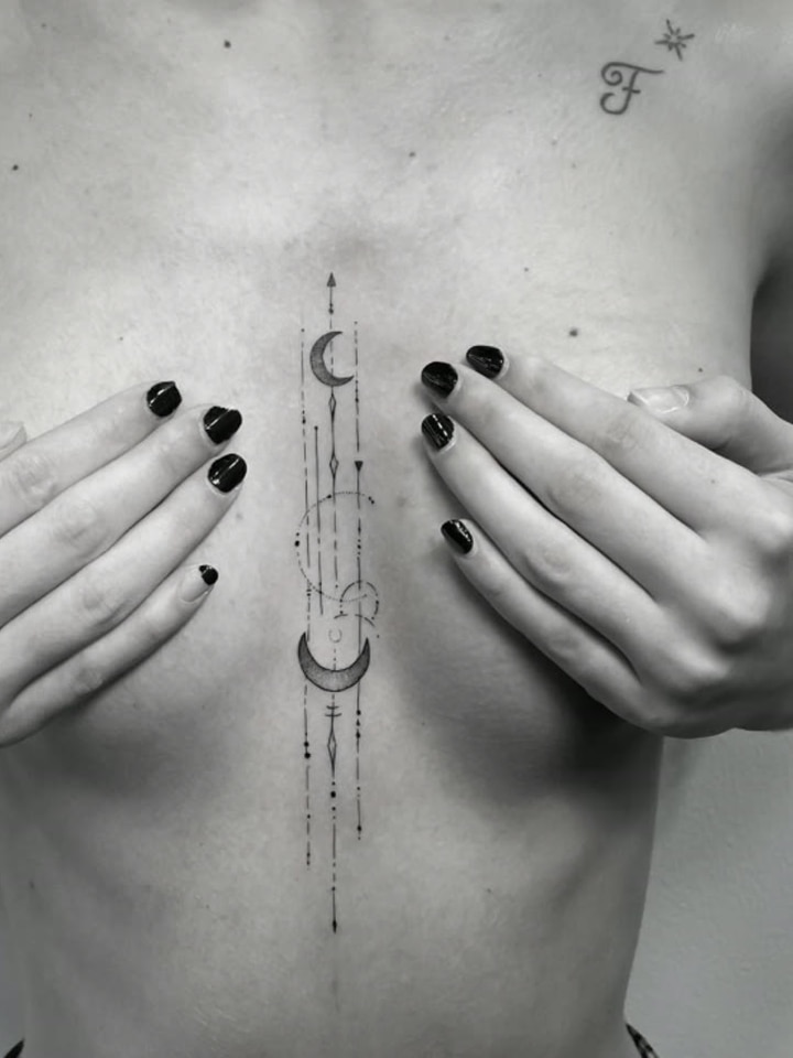 Fine Line — tatuatge esternó minimalista — The Black Cat Tattoo