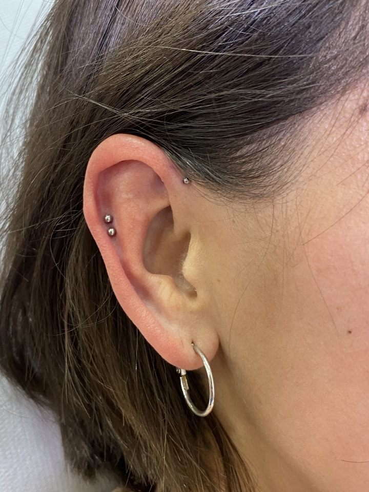 Procés de piercing a The Black Cat Tattoo